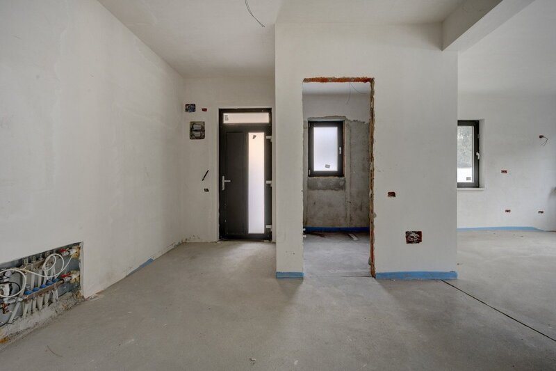 Metrou Pacii casa se preda finisata 4 bai 3 dormitoare curte, parcare